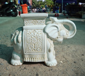 ĐÔN VỚI TRẮNG KHÔNG ĐẾ
