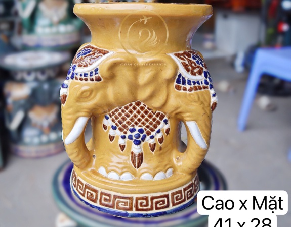 ĐÔN VOI BA ĐẦU VÀNG