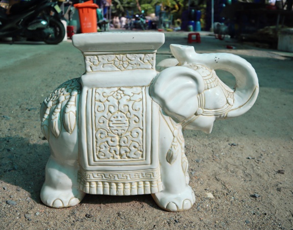 ĐÔN VỚI TRẮNG KHÔNG ĐẾ